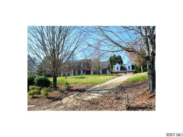 207 Inglewood Drive - Photo 2
