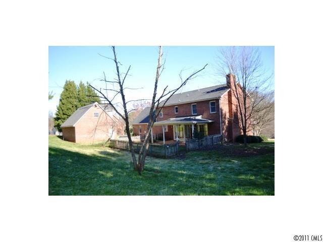 207 Inglewood Drive - Photo 3