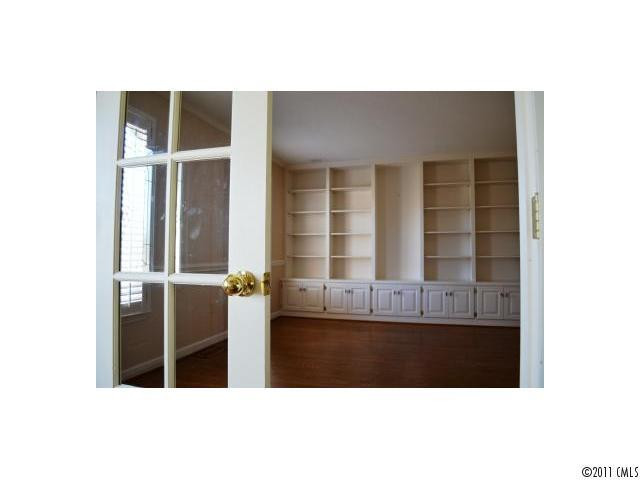 207 Inglewood Drive - Photo 7