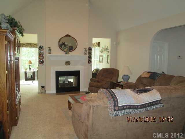 306 Riverwalk Drive - Photo 2