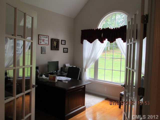 306 Riverwalk Drive - Photo 9