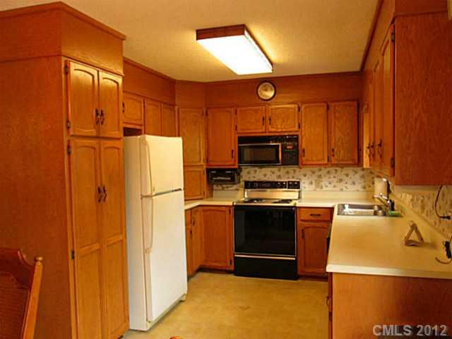 2322 Benjamin Street - Photo 2