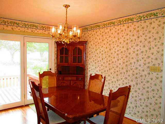 2322 Benjamin Street - Photo 3