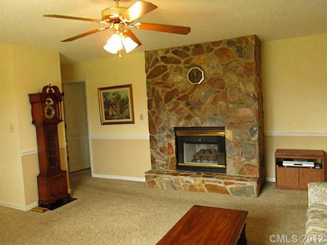 2322 Benjamin Street - Photo 4
