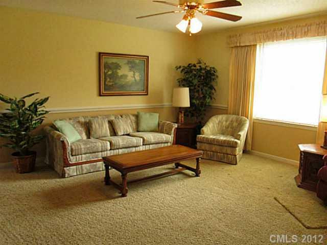 2322 Benjamin Street - Photo 5