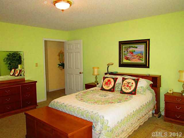 2322 Benjamin Street - Photo 6