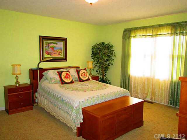 2322 Benjamin Street - Photo 7