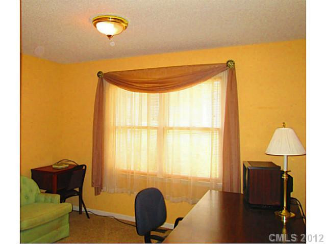 2322 Benjamin Street - Photo 10