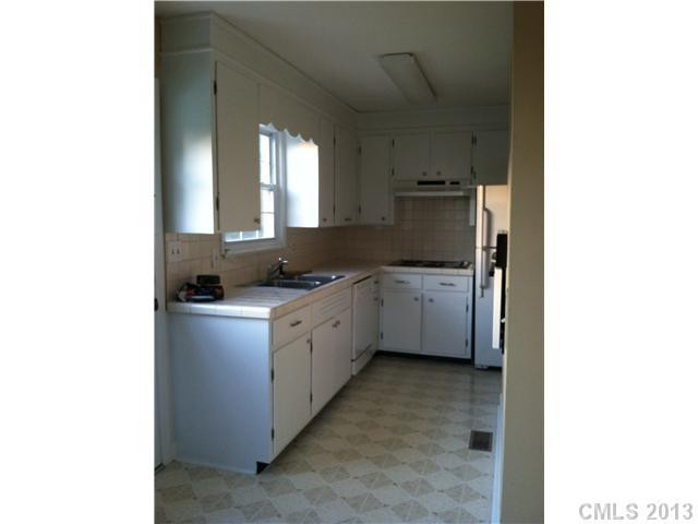 2185 Chester Avenue - Photo 3