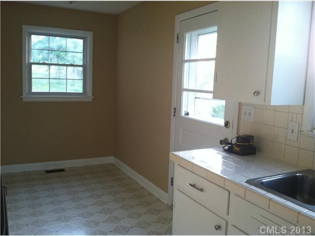 2185 Chester Avenue - Photo 4