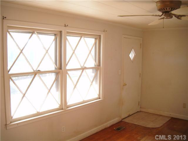 182 Hall Street - Photo 4