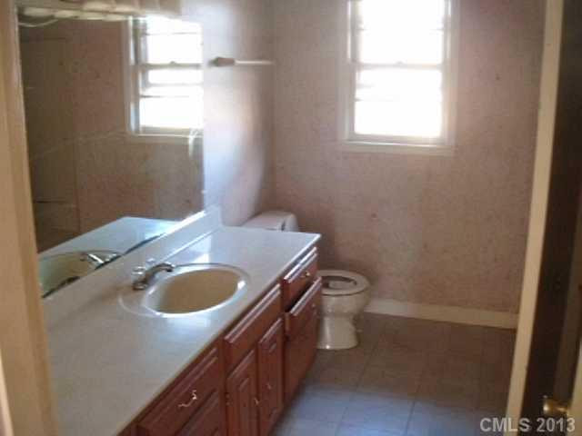 182 Hall Street - Photo 8
