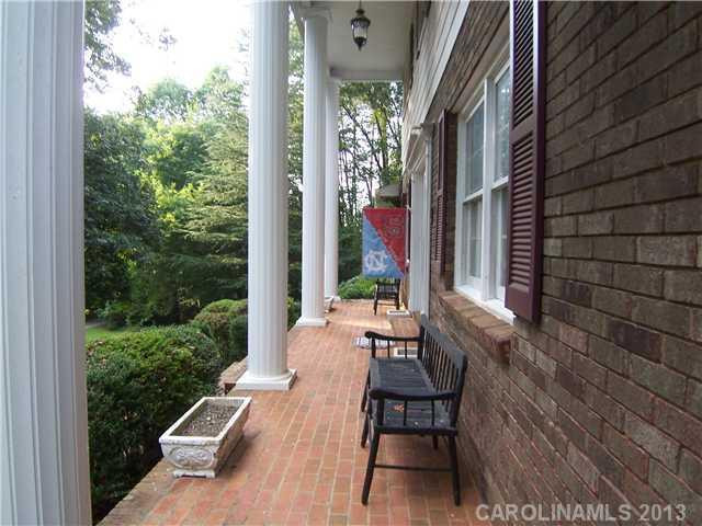 190 Colonial Drive - Photo 2
