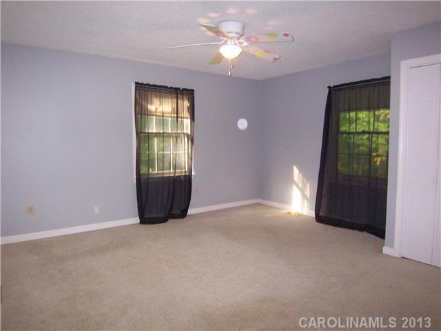 190 Colonial Drive - Photo 14