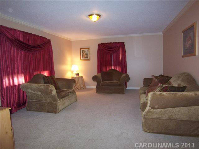 190 Colonial Drive - Photo 4