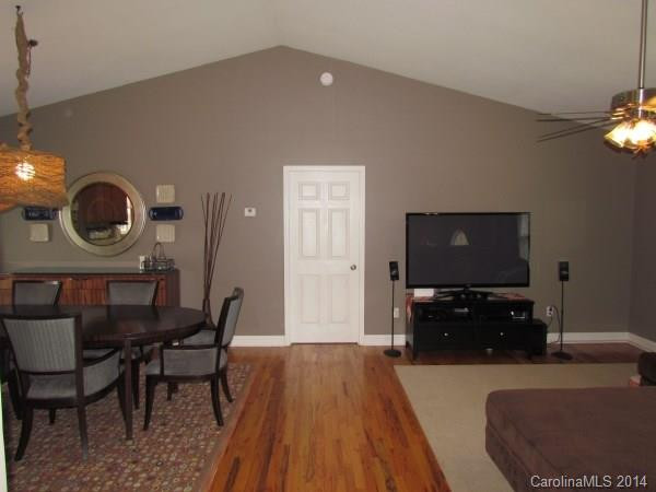 4060 Caitlins Way - Photo 3