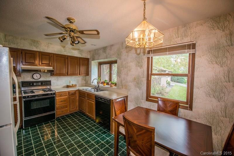 10 Greenbriar Court #10B - Photo 3
