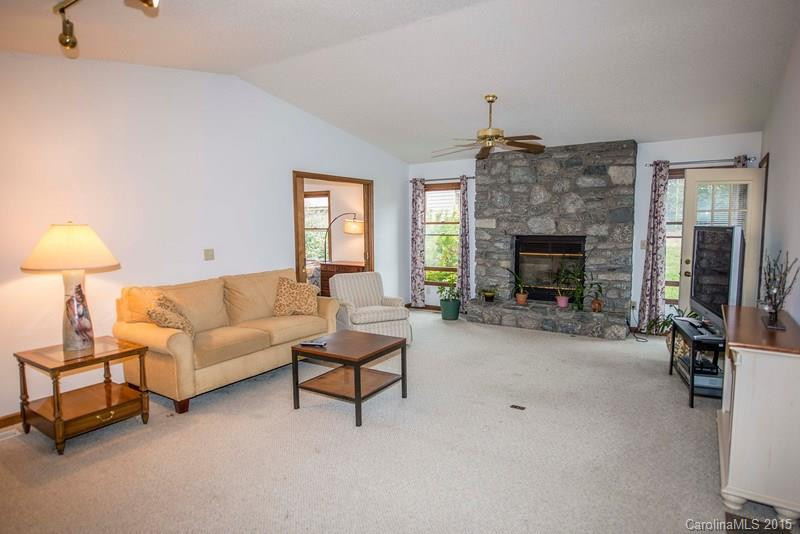 10 Greenbriar Court #10B - Photo 4