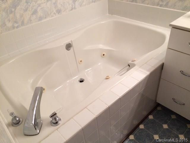 10 Greenbriar Court #10B - Photo 9