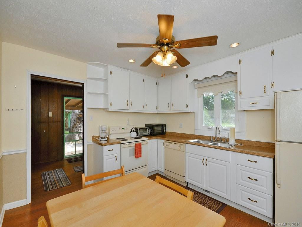 112 RESORT Street - Photo 3
