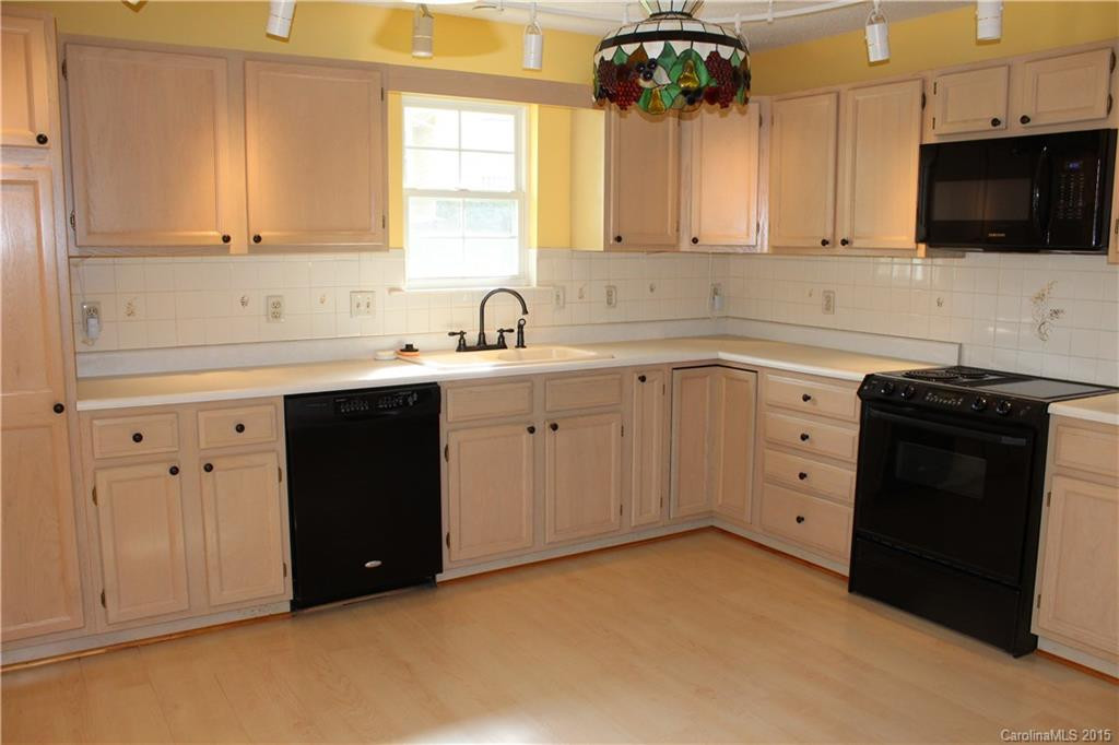 2001 Hyde Park Drive - Photo 3