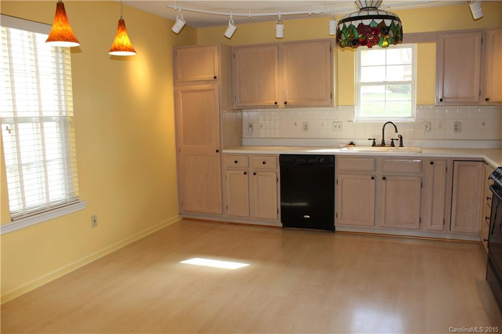 2001 Hyde Park Drive - Photo 4