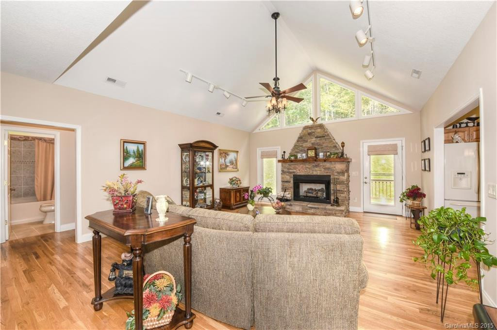 261 serenity Drive - Photo 3
