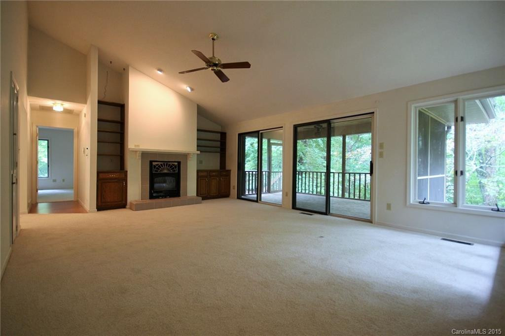 121 Scarlett Drive - Photo 2