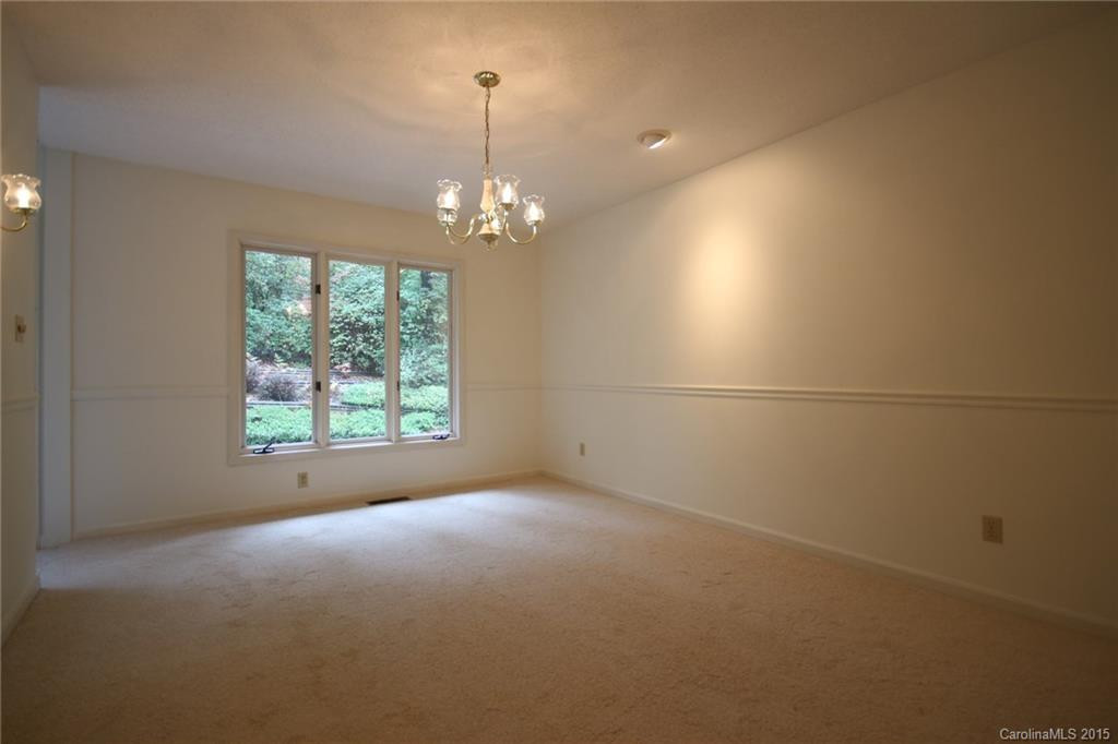 121 Scarlett Drive - Photo 4