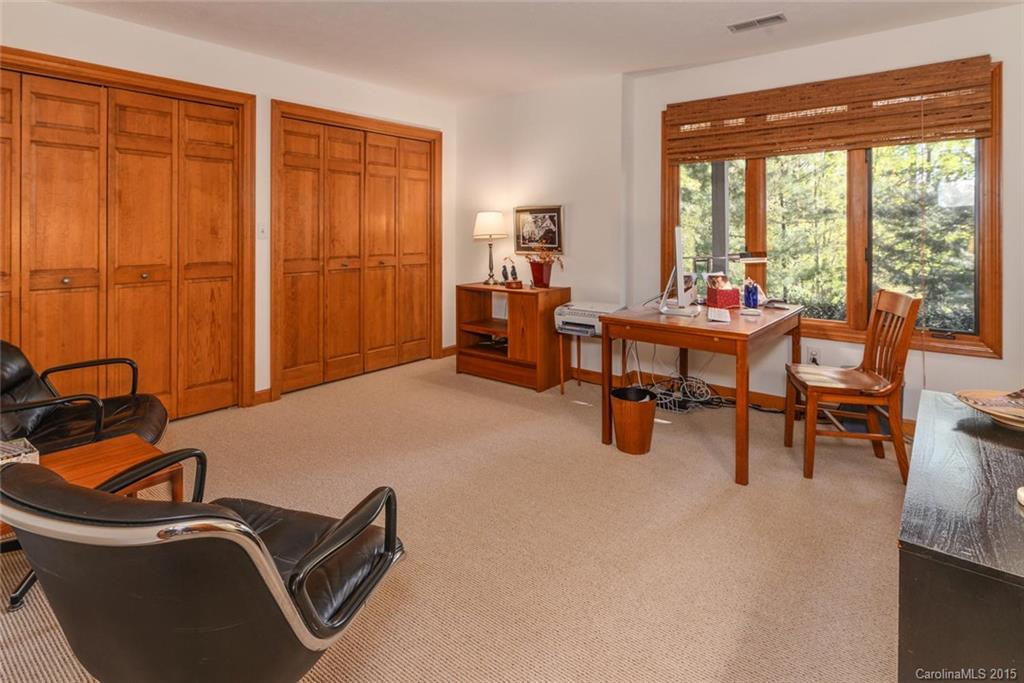212 Pheasant Run - Photo 18