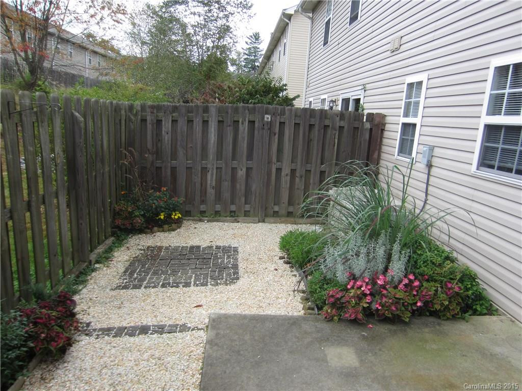 253 Wiltshire Circle #253 - Photo 2
