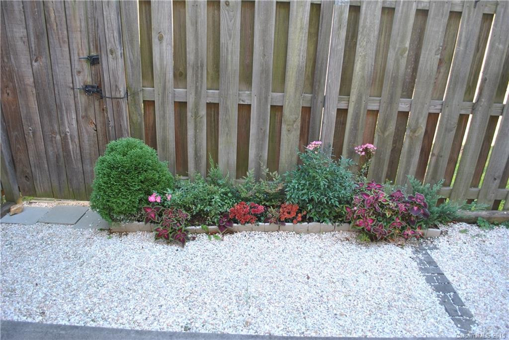 253 Wiltshire Circle #253 - Photo 3