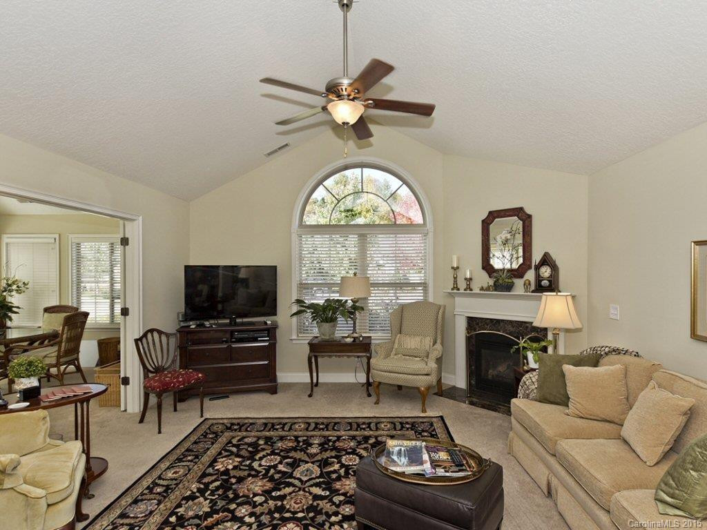 21 Cameo Drive #32-C - Photo 5