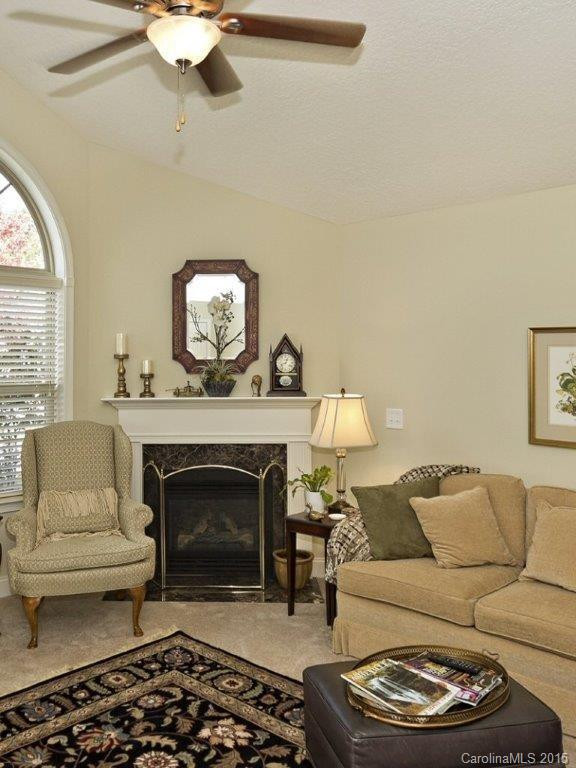 21 Cameo Drive #32-C - Photo 6