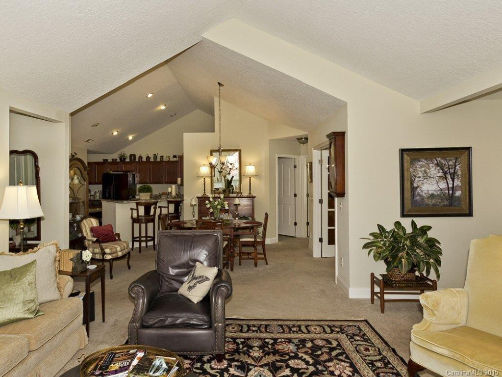 21 Cameo Drive #32-C - Photo 7