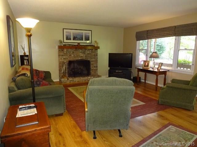 303 Scarlet Oaks Drive - Photo 2