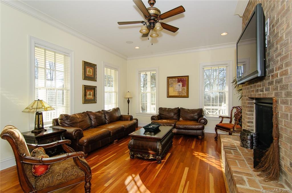 25 Albemarle Place - Photo 3