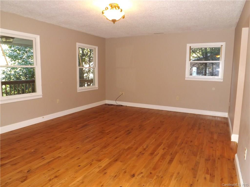 23 Pineview Drive - Photo 3