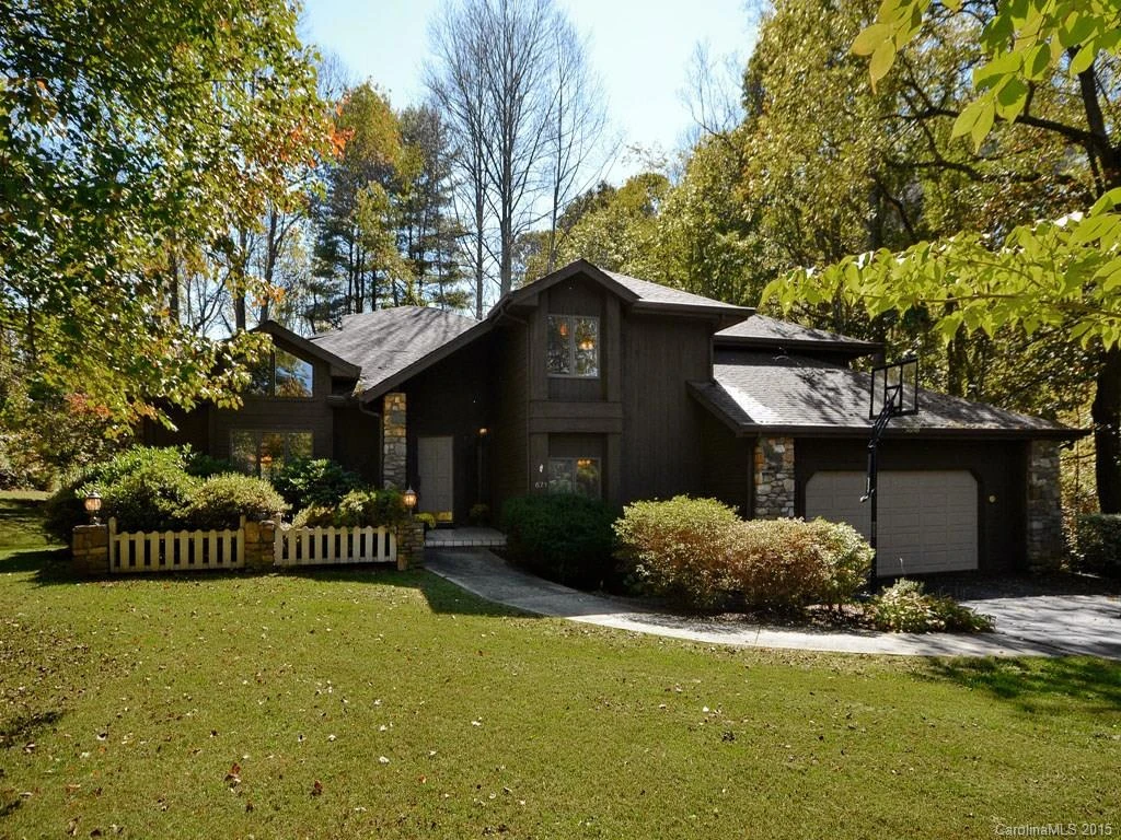671 Woodland Knoll