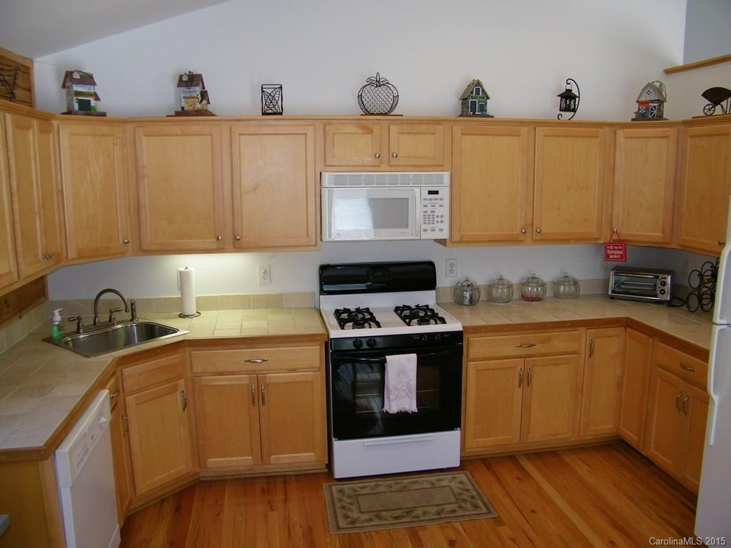 136 Sweetbriar Road - Photo 2