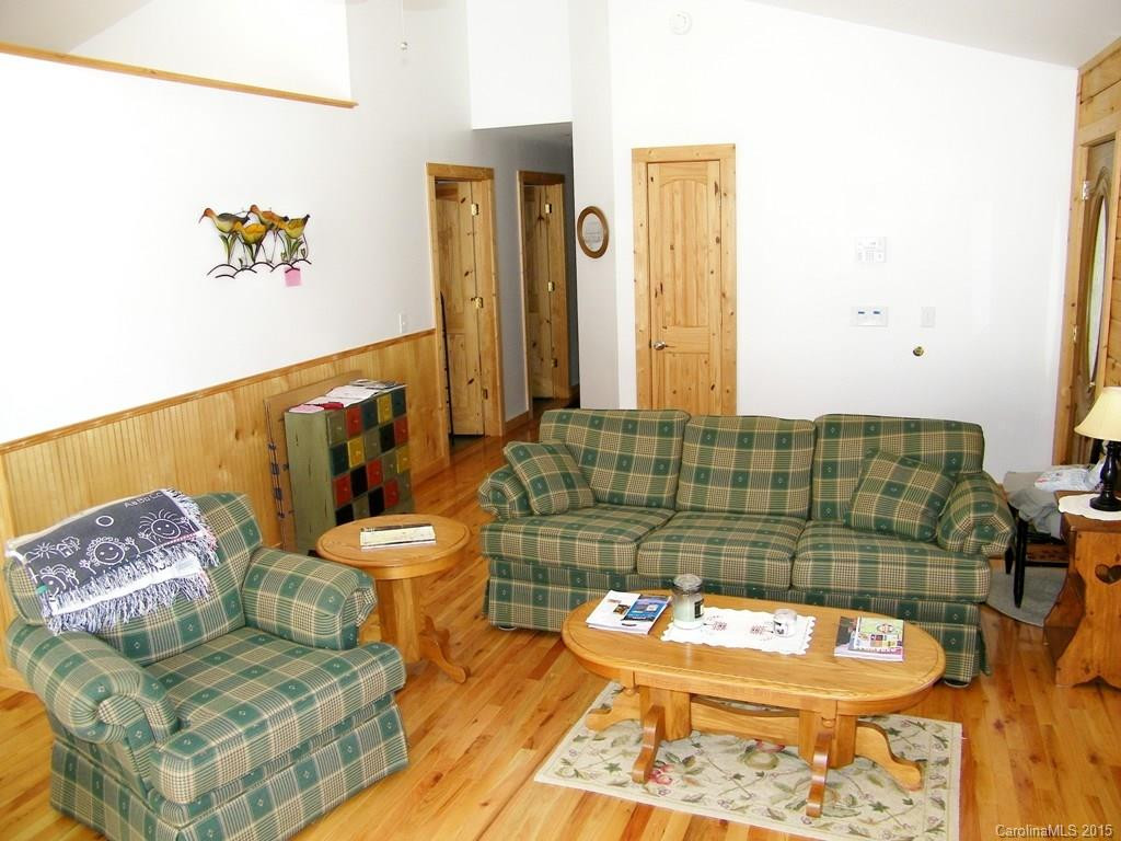 136 Sweetbriar Road - Photo 4
