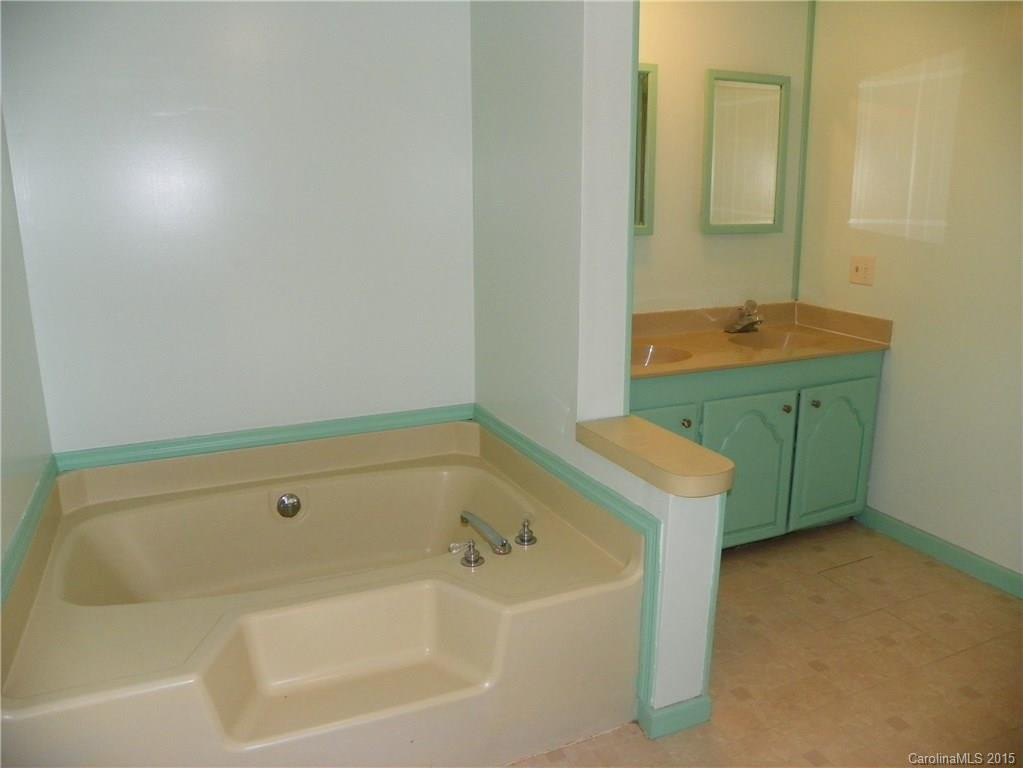 2 Valleywood Court - Photo 23