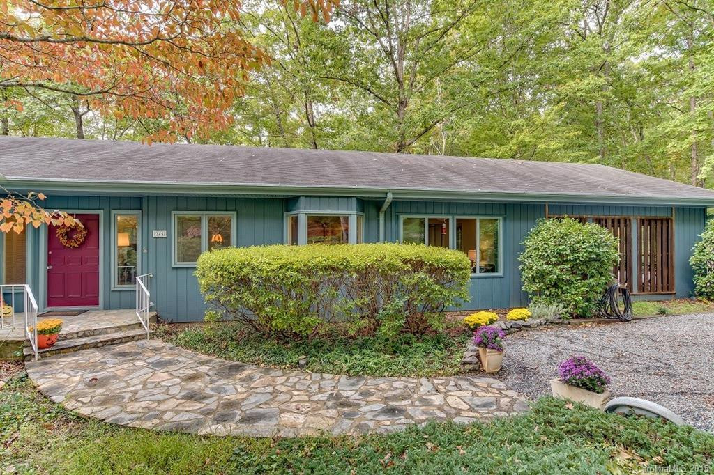 245 Beechwood Drive - Photo 2