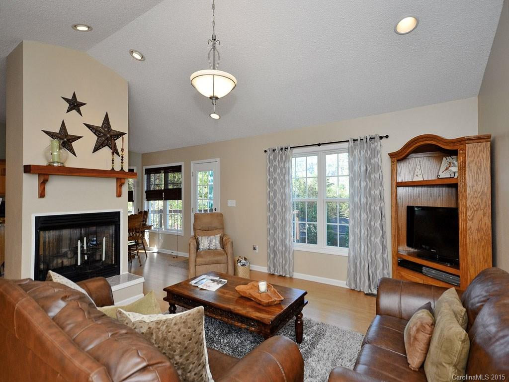 65 Carolyn Drive - Photo 3