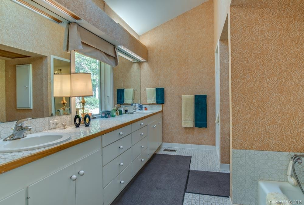 2540 Skyuka Road - Photo 18