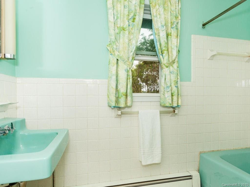 77 Bassett Road - Photo 20
