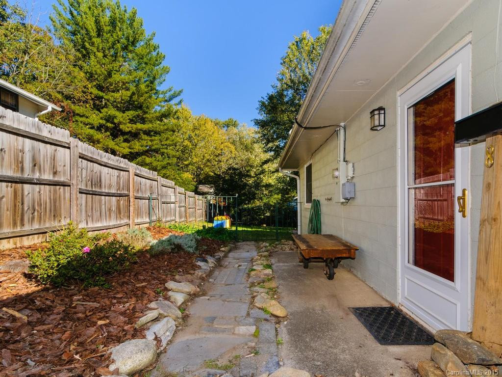 8 Hickory Terrace - Photo 18