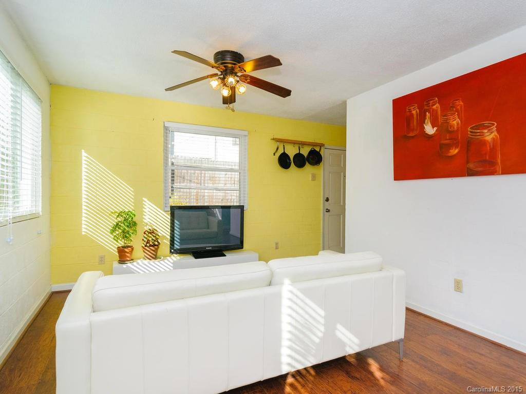 8 Hickory Terrace - Photo 5