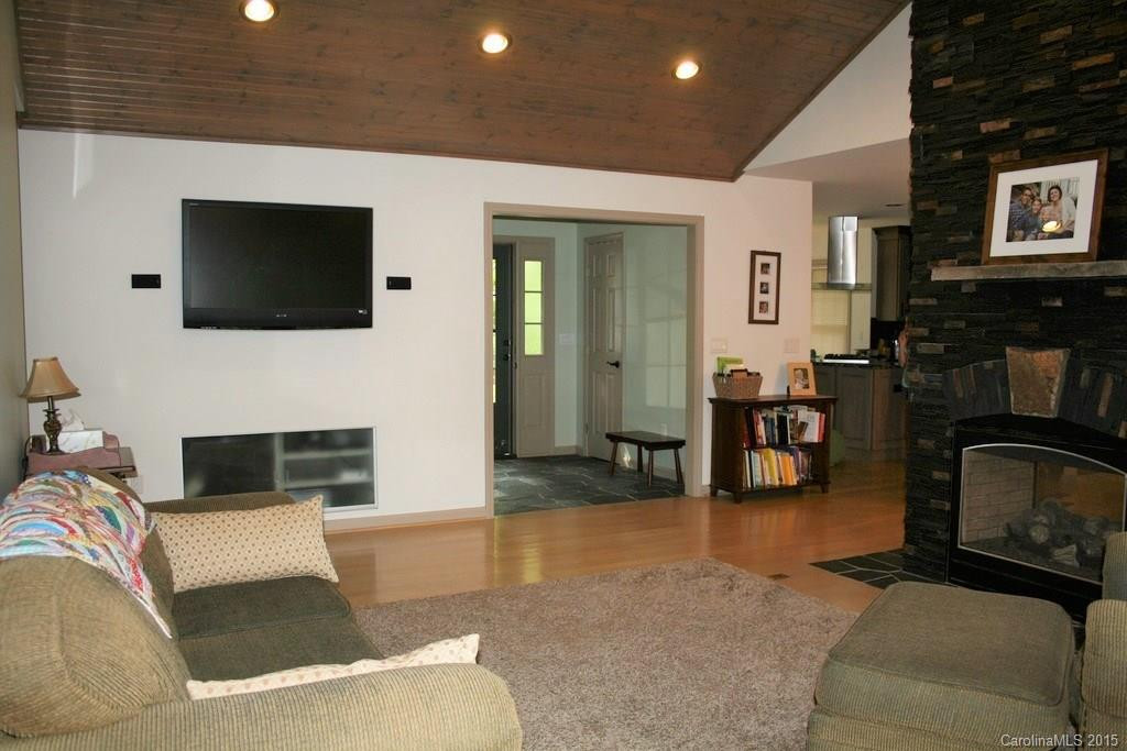 364 Donna Lane - Photo 2