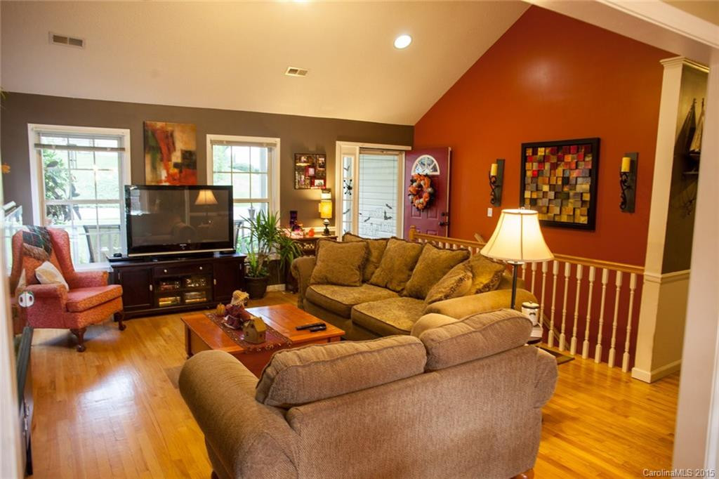 5 Westmont Drive - Photo 2